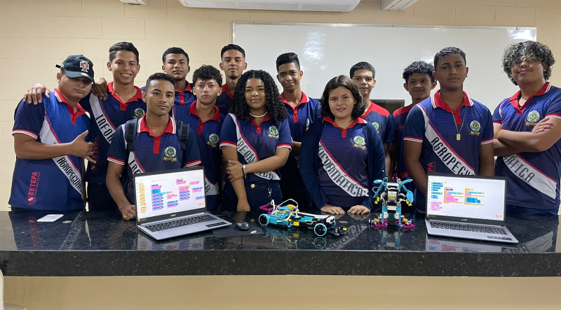 Alunos da Escola Irmã Albertina Leitão, de Santa Izabel do Pará